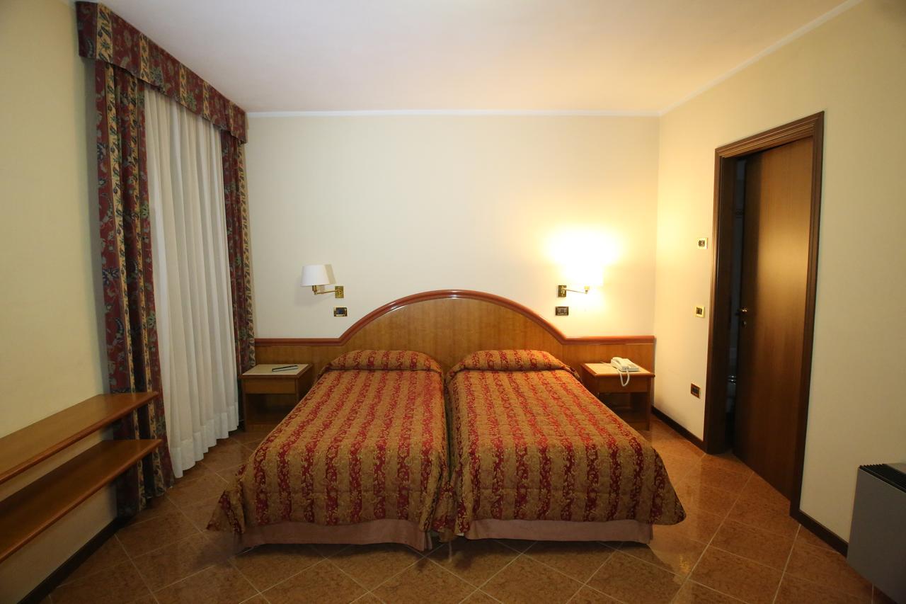 Hotel Paris Castel Goffredo Extérieur photo
