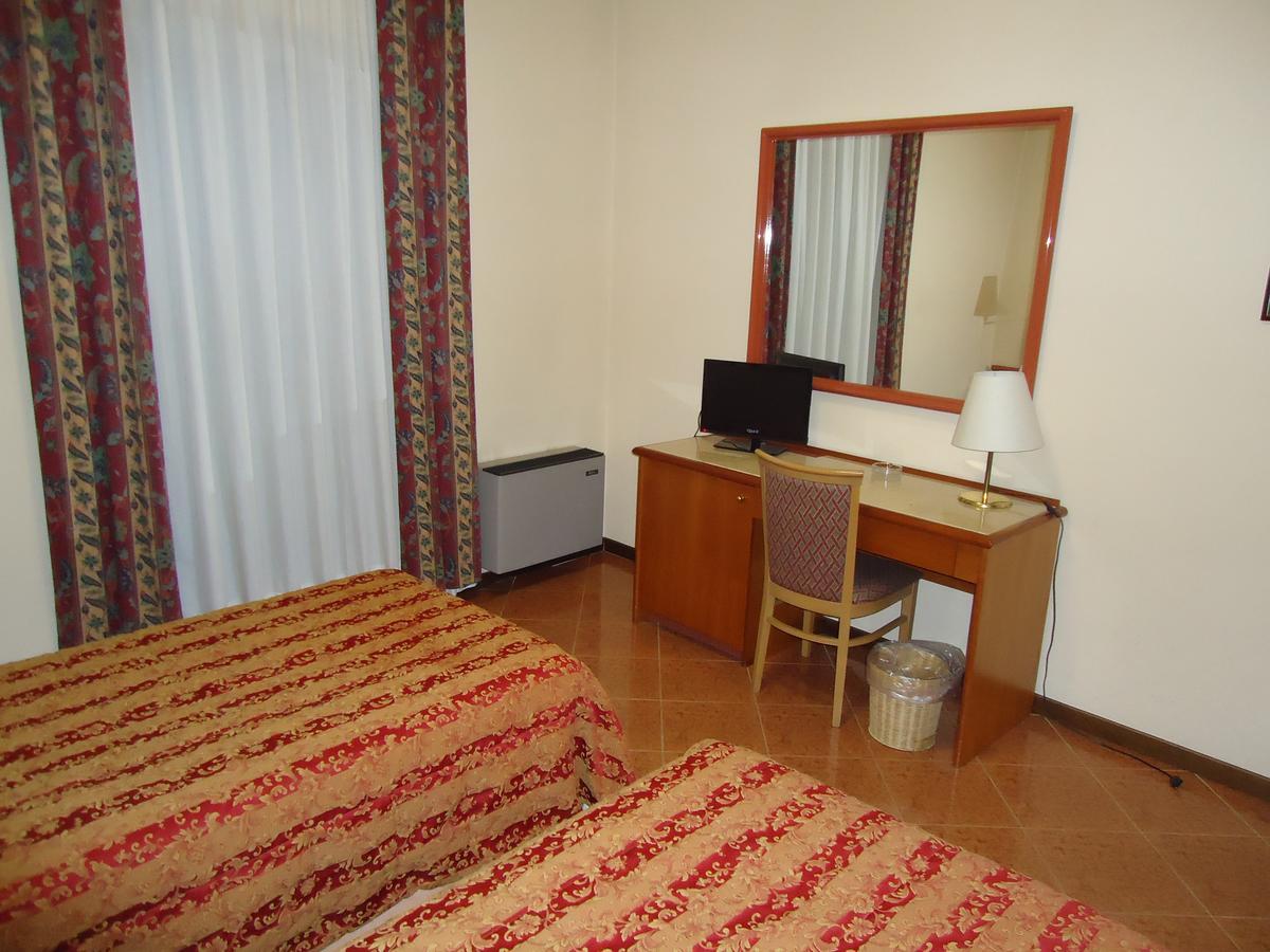 Hotel Paris Castel Goffredo Extérieur photo